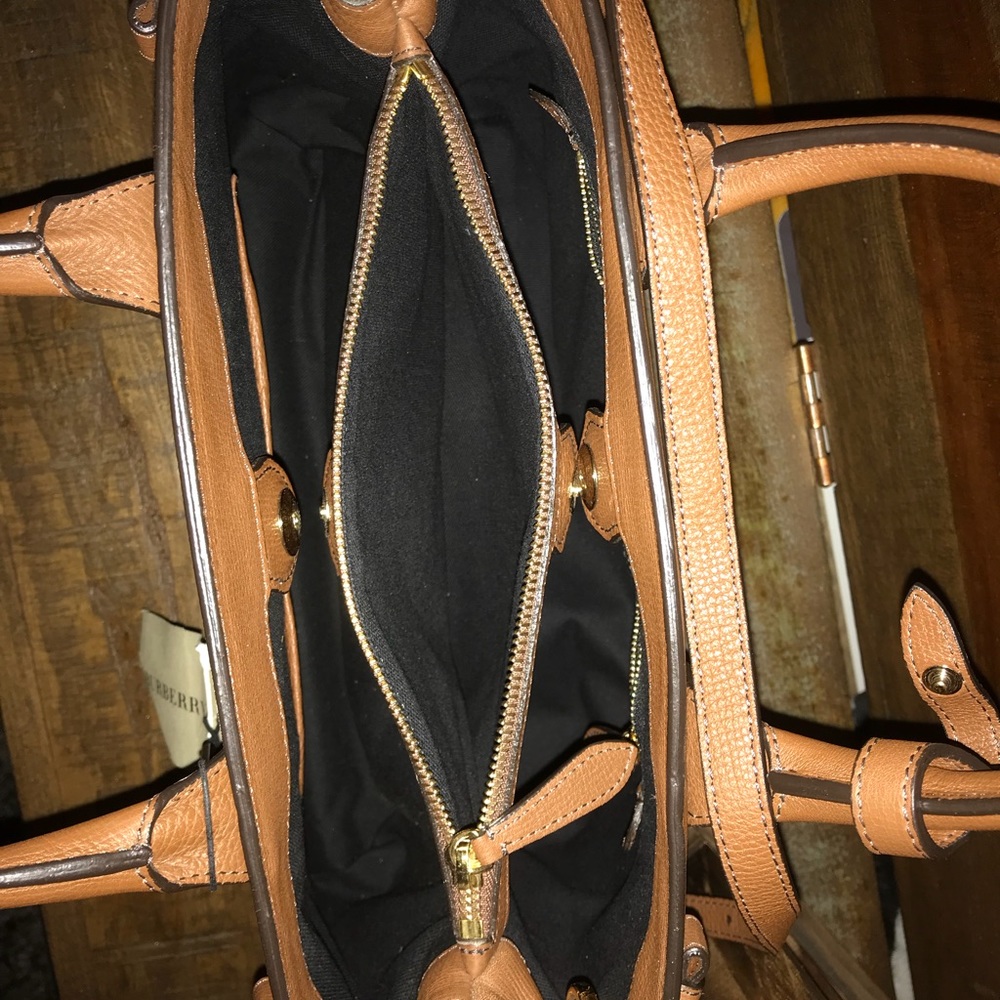 💛SOLD **Burberry Leather Medium Purse - Picture 5 of 8